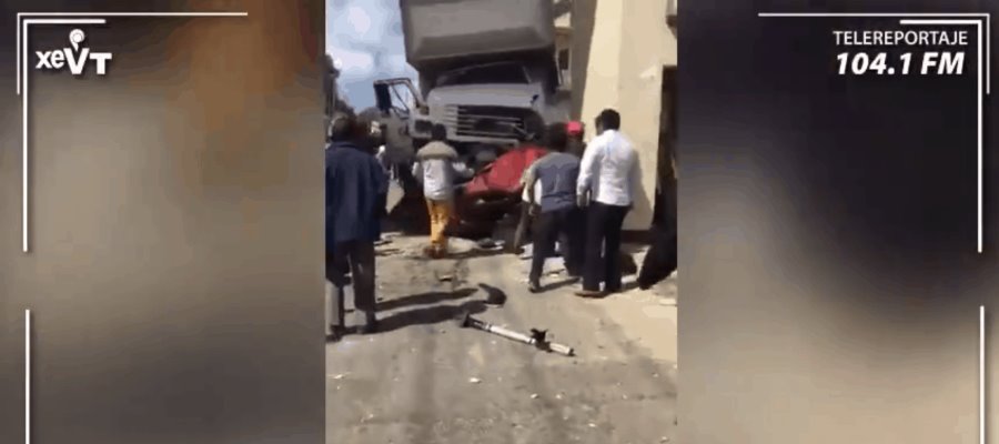 Camión del IMSS se queda sin frenos y provoca accidente en Chiapas; hay al menos 3 muertos y 8 lesionados