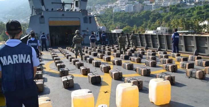 Asegura SEMAR dos toneladas de aparente Cocaína y 500 litros de combustible en costas de Guerrero