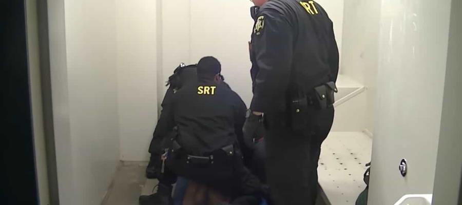 Revelan videos de reo que murió tras ser sometido por guardias de seguridad y gritar que no podía respirar