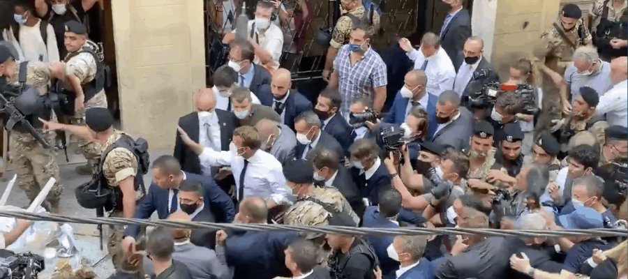 Entre protestas reciben a Emmanuel Macron en Beirut Entre protestas reciben a Emmanuel Macron en Beirut