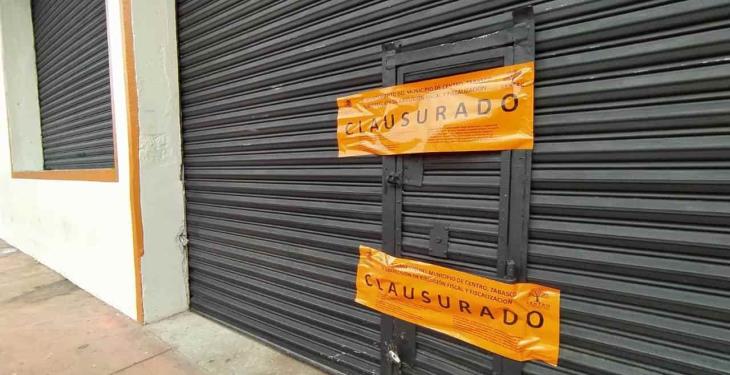 Advierte Ayuntamiento de Centro a comercios establecidos que serán clausurados si invaden banquetas y calles
