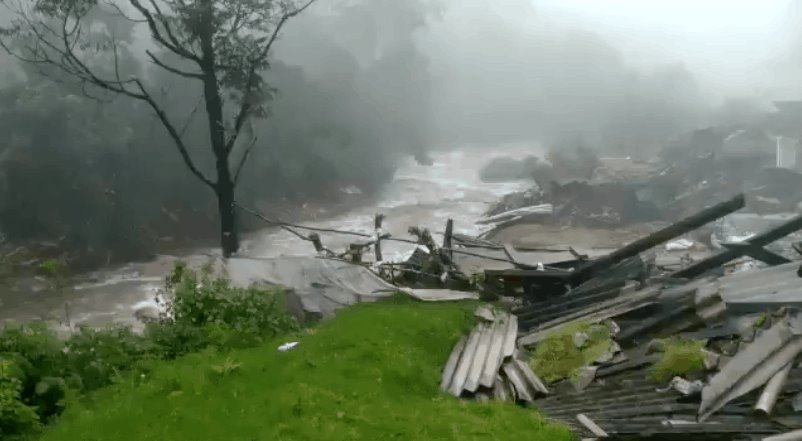 Reportan al menos 43 muertos por deslave en Kerala, India