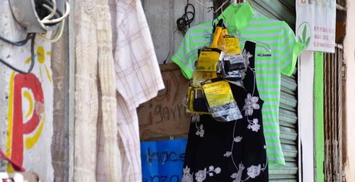 Familias recurren a la venta de bazar para obtener recursos