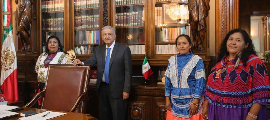 Presenta AMLO a las tres mujeres indígenas propuestas para presidir Conapred Presenta AMLO a las tres mujeres indígenas propuestas para presidir Conapred