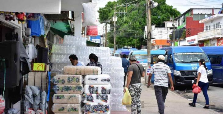 Se apropian poco a poco de banquetas alrededor del mercado de Tamulté de las Barrancas