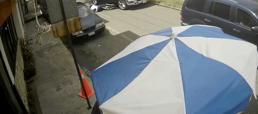 Hieren a hombre a balazos en la avenida México; logra escapar de agresores