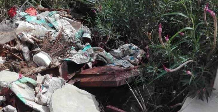 Desechan féretros a la intemperie en panteón de Ciudad Pemex, Macuspana