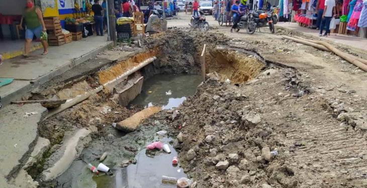 Destrozadas se encuentran calles de Macuspana por obras sin avances
