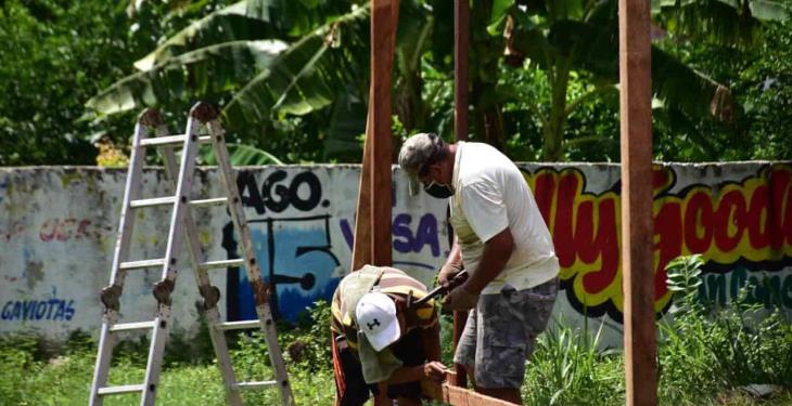Se instalan más comercios en Malecón Leandro Rovirosa Wade; argumentan crisis económica.