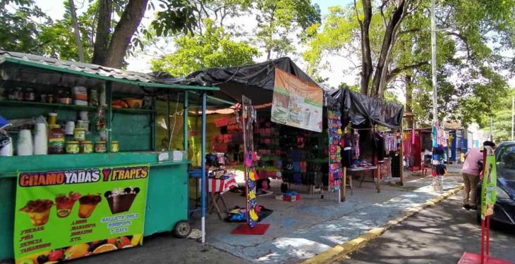 Se instalan más comercios en Malecón Leandro Rovirosa Wade; argumentan crisis económica.