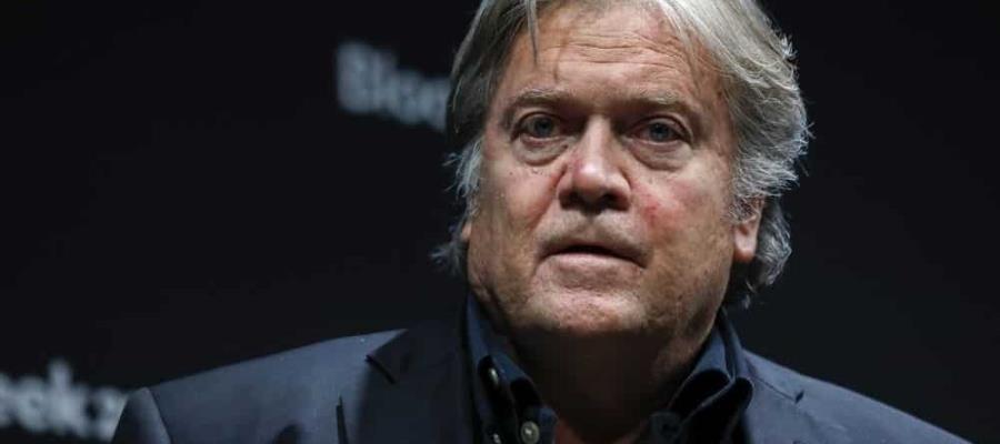 Detienen a exasesor de Trump Steve Bannon por fraude con el financiamiento del muro fronterizo; el presidente se deslinda