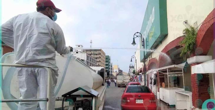 Comerciantes de la Zona Luz limpian sus establecimientos