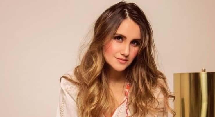 Dulce María presume su pancita de embarazada