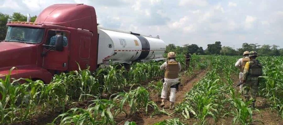 Aseguran 24 mil litros de hidrocarburo ilícito en Cunduacán Aseguran 24 mil litros de hidrocarburo ilícito en Cunduacán