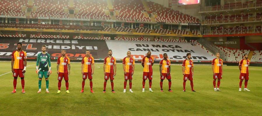 Futbol de Turquía abrirá estadios a aficionados en octubre