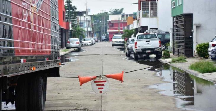 Con portones y cadenas restringen acceso a fraccionamiento San Ángel en Indeco