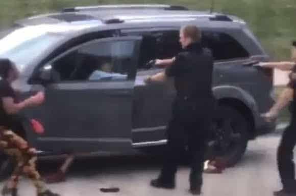 En Wisconsin policía dispara a quemarropa en contra de un afroamericano frente a su familia En Wisconsin policía dispara a quemarropa en contra de un afroamericano frente a su familia