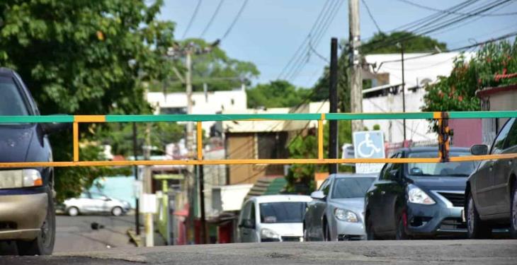 Cierran colonos de La Magisterial posibilidad de usar sus calles como vías alternas ante obra de distribuidor Universidad