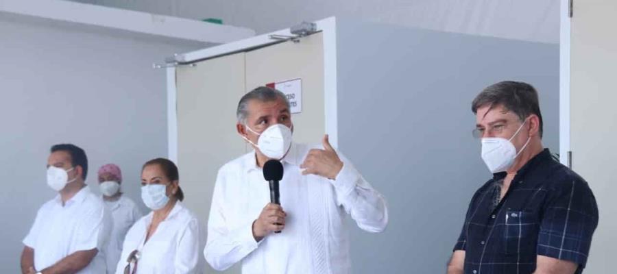 Reparte gobernador cachitos de la rifa del avión presidencial entre personal del ISSET y reporteros