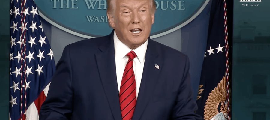 Vacuna contra el COVID-19 de AstraZeneca entra en la fase 3 en EU, anuncia Donald Trump