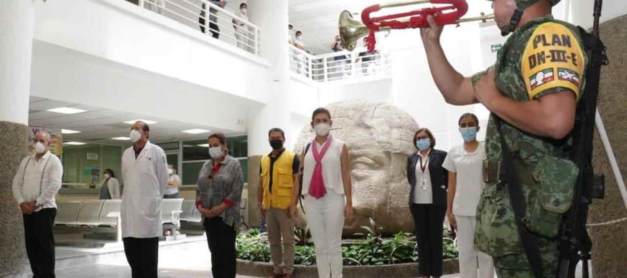 Realizan en el ‘Juan Graham’ ceremonia en honor a personal de la salud fallecido por COVID-19
