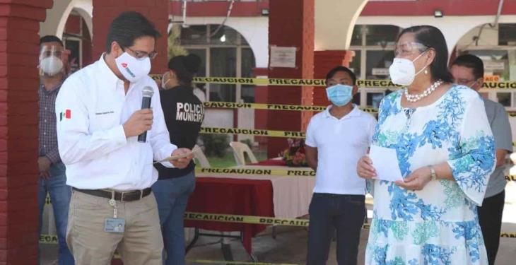 Dona PEMEX ambulancia a Cunduacán para mayor atención médica a la zona de ‘Tulipán’