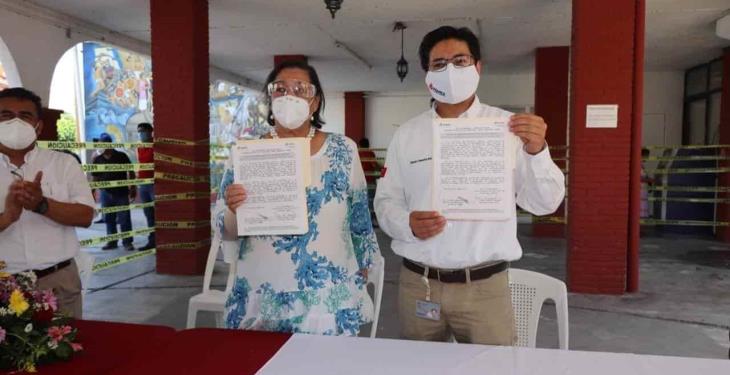 Dona PEMEX ambulancia a Cunduacán para mayor atención médica a la zona de ‘Tulipán’