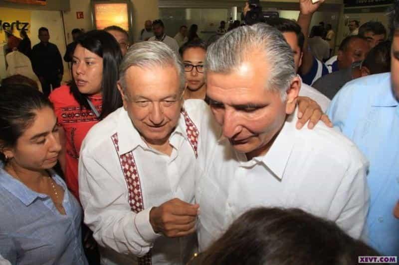 Salud y Refinería, los temas abordados por el gobernador y AMLO en su paso por Villahermosa