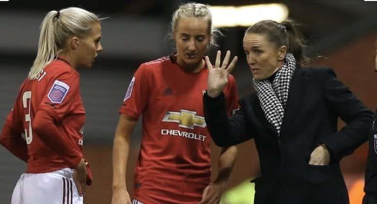Entrenadora del Manchester United, en desacuerdo que hombres y mujeres ganen igual