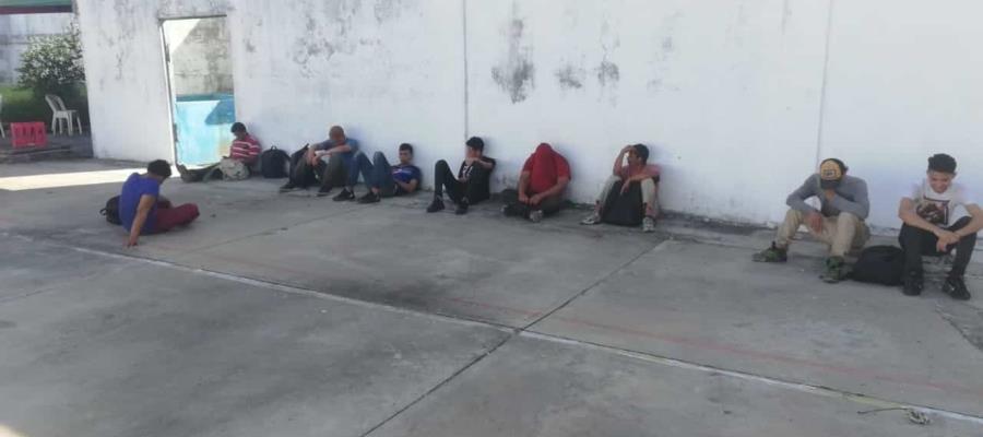 Aseguran a 10 centroamericanos y detienen a dos polleros en Centla