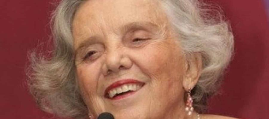 AMLO fue un niño descalzo, por eso refleja su amor a los indígenas: Elena Poniatowska AMLO fue un niño descalzo, por eso refleja su amor a los indígenas: Elena Poniatowska