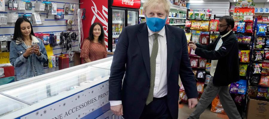 Ante aumento de contagios de Covid-19 prohíben en Inglaterra reuniones de más de 6 personas