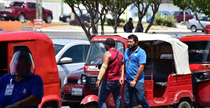 Pochimóviles piratas instalan parada irregular en Las Américas