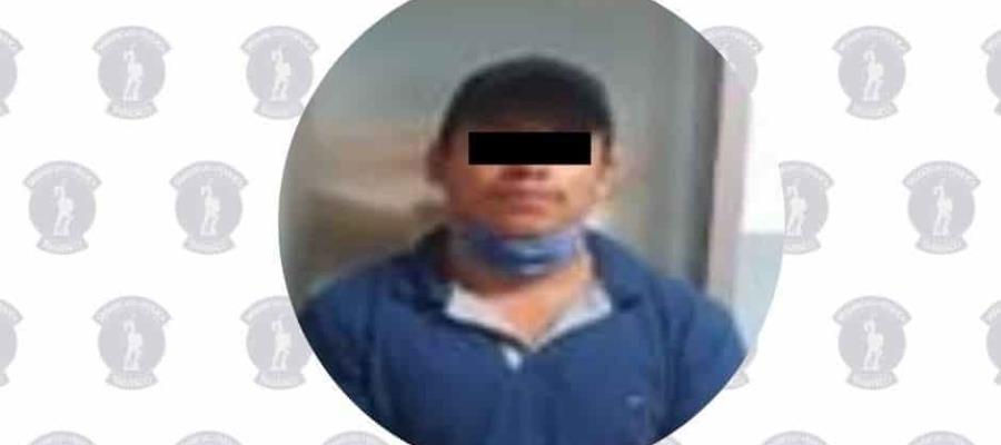 Detienen a hombre que conducía un auto presuntamente robado