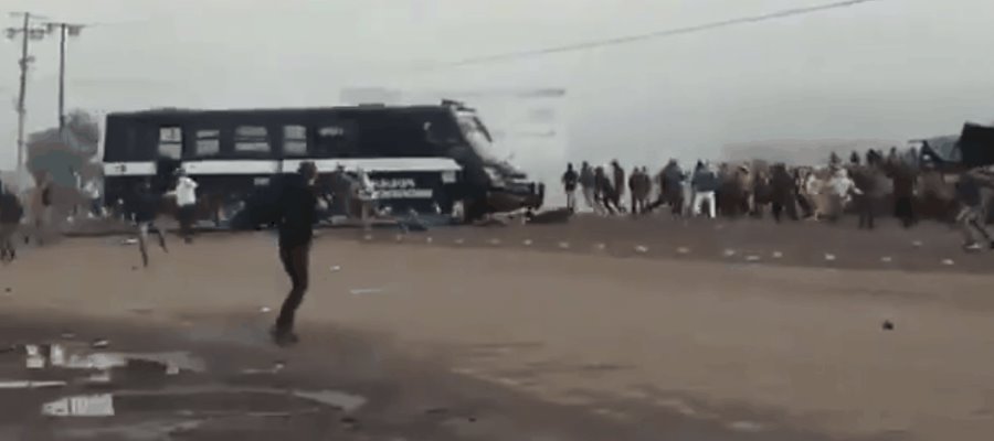 Enfrentamiento entre normalistas y policías en Morelia deja 18 heridos en ambos bandos