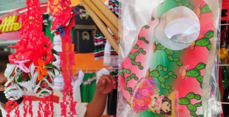 Llegan los cubrebocas a la mexicana para los festejos patrios