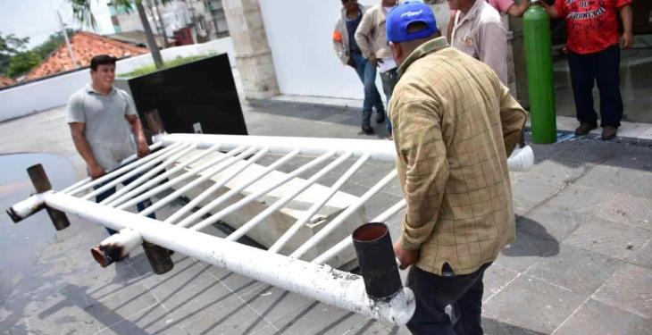 Luego de años de deterioro, retiran juegos infantiles de Plaza de Armas