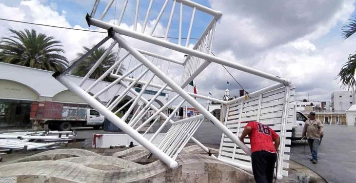 Luego de años de deterioro, retiran juegos infantiles de Plaza de Armas