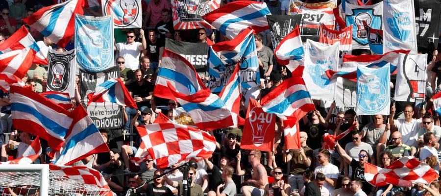 Aficionados del PSV reconocen haber “humillado” a indigentes en España