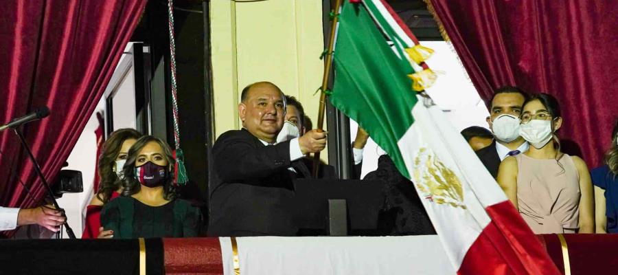 Vitorea alcalde de San Luis Río Colorado a López Obrador en Grito de Independencia Vitorea alcalde de San Luis Río Colorado a López Obrador en Grito de Independencia