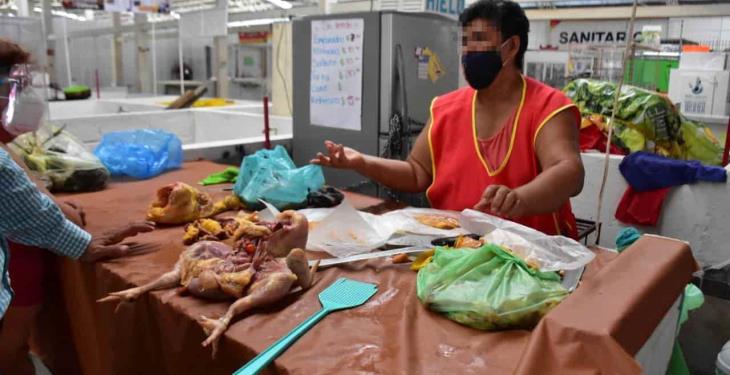 Continúa venta de carnes y taquerías en tianguis de Casa Blanca