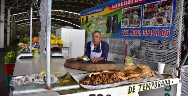 Continúa venta de carnes y taquerías en tianguis de Casa Blanca