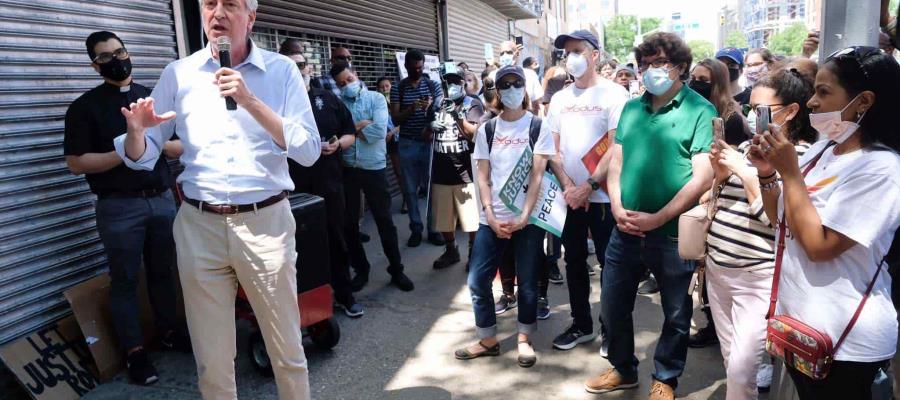 Alcalde de Nueva York aplaza inicio de clases presenciales debido a la escasez de personal y suministros Alcalde de Nueva York aplaza inicio de clases presenciales debido a la escasez de personal y suministros