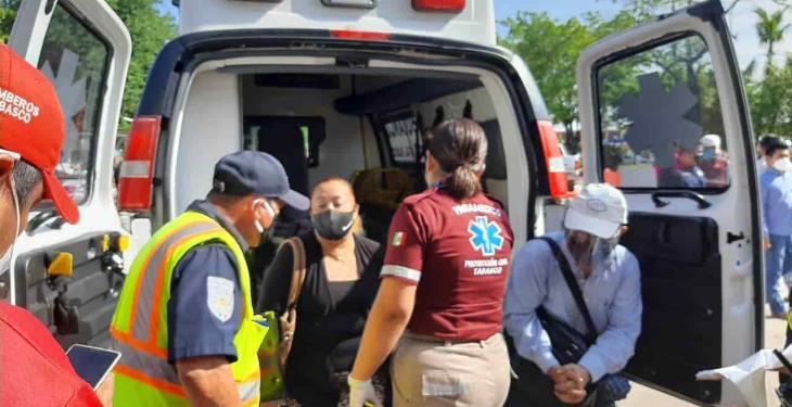 Cae “pluma” de grúa sobre 4 autos y deja dos heridos en obra de distribuidor Universidad