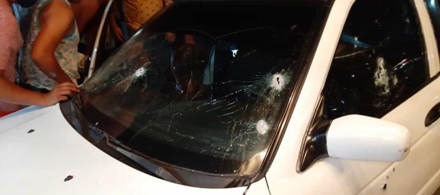 Ejecutan a pareja en Villa Aldama, Comalcalco; vehículo en el que viajaban habría recibido al menos 30 impactos