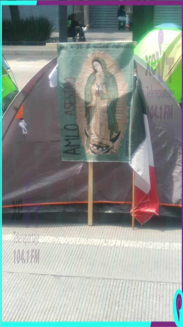 Cerca de 300 casas de campaña y en su mayoría vacías, conforman el plantón de FRENAAA en la CDMX: Roberto Valencia