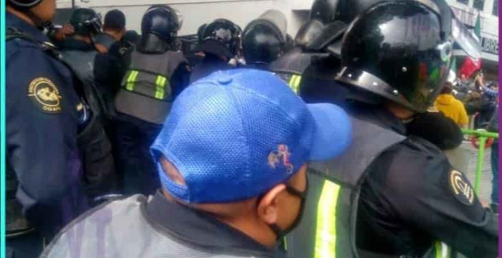 Cerca de 300 casas de campaña y en su mayoría vacías, conforman el plantón de FRENAAA en la CDMX: Roberto Valencia