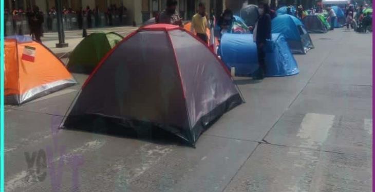 Cerca de 300 casas de campaña y en su mayoría vacías, conforman el plantón de FRENAAA en la CDMX: Roberto Valencia