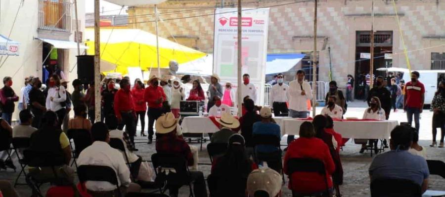 Lanzan huevos y jitomates a Gerardo Fernández Noroña, durante mitin en Hidalgo