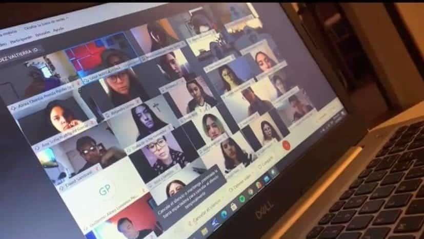 Maestra grita a alumnos de universidad de Durango por problemas con sus cámaras; ya fue suspendida Maestra grita a alumnos de universidad de Durango por problemas con sus cámaras; ya fue suspendida